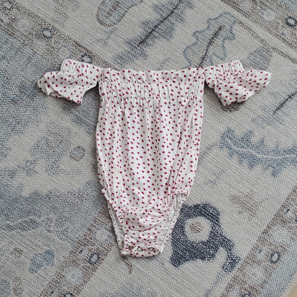 Bailey's Blossoms Baby Girls Heart Bodysuit Cold Shoulder Sz6-9m